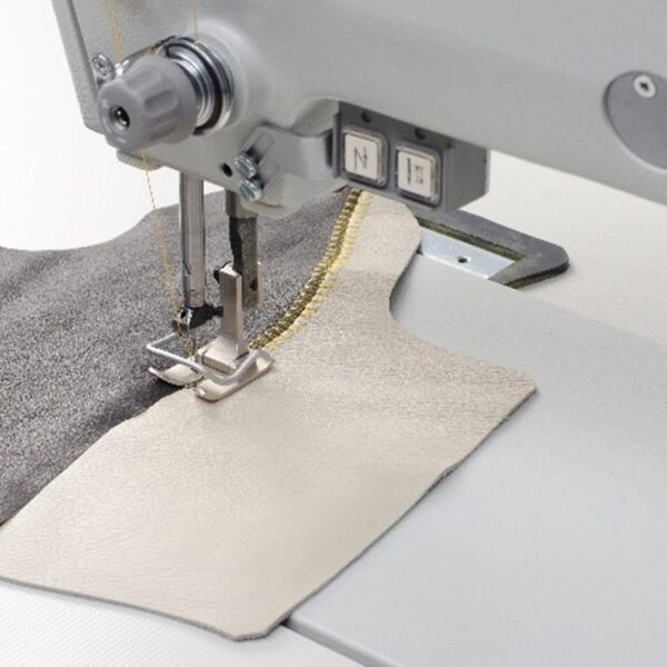 Durkopp Adler 525i / 525i-75 – Zigzag flatbed machines for medium - weight applications and decorative stitching