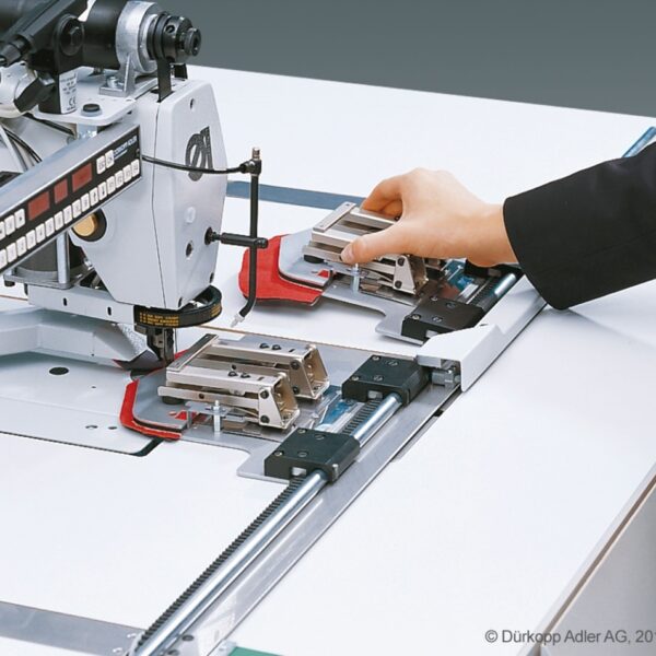 Durkopp Adler 739-23-01 – CNC-controlled sewing unit for runstitching and simultaneous trimming of small parts