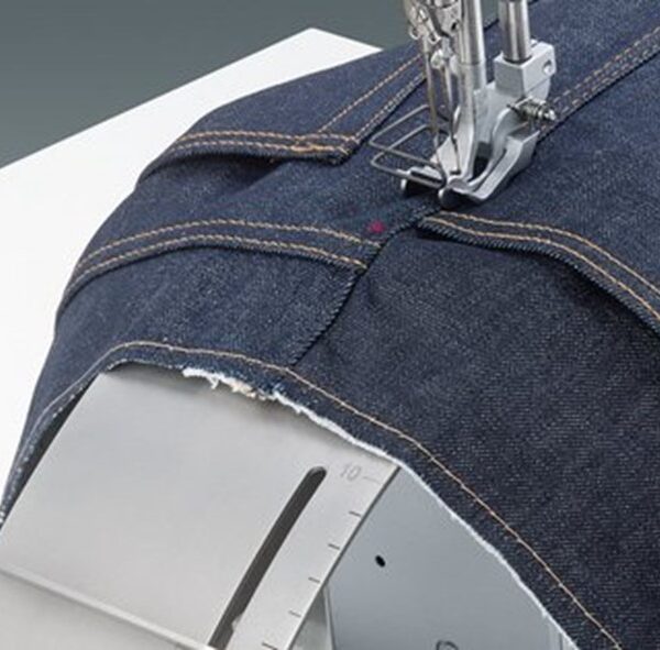 860 – With powerfull feeding system for topstitching side seams in jeans and casual trousers