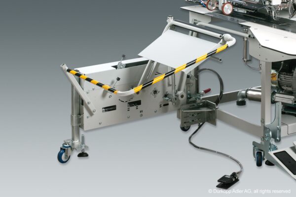 10.jpg Duerkopp Adler 755 A / 756 A – Sewing units for runstitching of straight and slanted piped pockets, flap pockets and welt pockets
