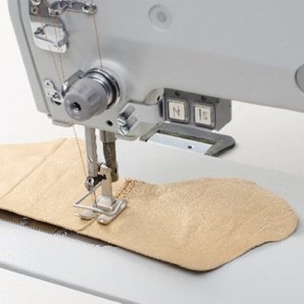 Durkopp Adler 525i / 525i-75 – Zigzag flatbed machines for medium - weight applications and decorative stitching