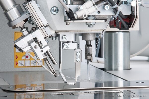 2-7.jpg Duerkopp Adler 755S – Sewing unit for runstitching of rectangular piped pockets, flap pockets and welt pockets