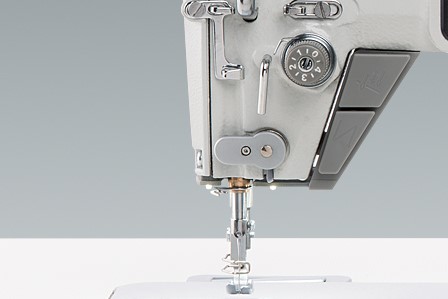 261_140342_02_Fadeneinziehvorrichtung.jpg Durkopp Adler 261-02 Single needle flatbed lockstitch machines with bottom feed