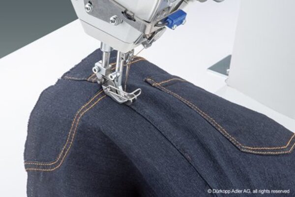 3-12.jpg 860 – With powerfull feeding system for topstitching side seams in jeans and casual trousers