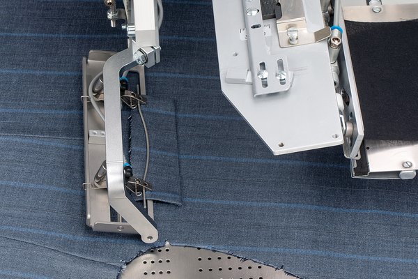 5-3.jpg Duerkopp Adler 756 D – Sewing unit for breast welt pockets with feeding and matching device for checked or striped breast welts