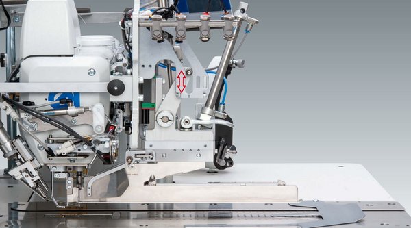 6-4.jpg Duerkopp Adler 755S – Sewing unit for runstitching of rectangular piped pockets, flap pockets and welt pockets
