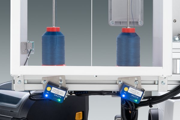 7-5.jpg Durkopp Adler D887- e-con – Innovative and digitalized one or two needle flatbed sewing machines with wheel feed, needle feed and driven roller presser