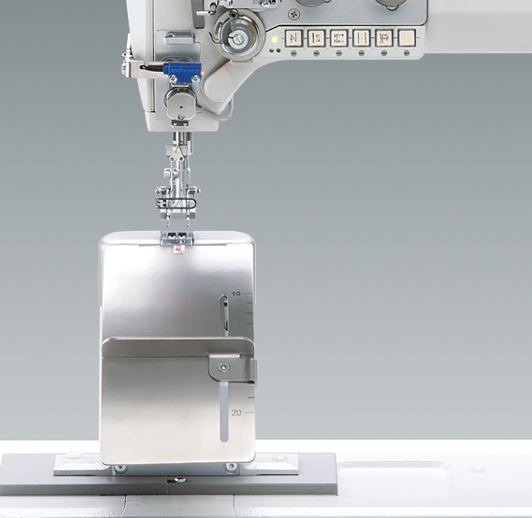8-4.jpg 860 – With powerfull feeding system for topstitching side seams in jeans and casual trousers