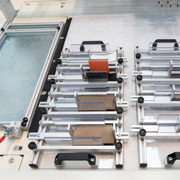 FOTONICA_4_2_5.jpg Galli FOTONICA 4.2 Robotized working center for assembling wallet credit card pockets with linear folding machine