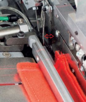 Groesserer_Materialdurchgang_1.jpg Durkopp Adler 756 F – Sewing unit for runstitching straight and slanted pocket openings with fully automatic feeding device and pattern matching
