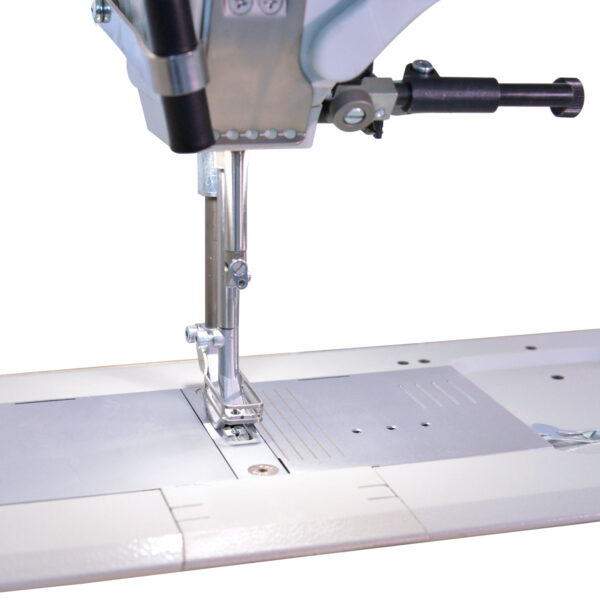 PARTICOLARE2.jpg Cometa VP 867+3cm Single or double needle flat bed, lockstitch sewing machine with triple feed