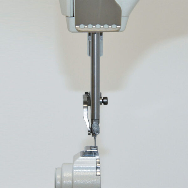 PARTICOLARE_1_1000x1000.jpg Cometa VCA 40 02 XXS+3cm post bed, bottom feed, needle feed and alternating feet sewing machine with height adjustment up to 9 mm