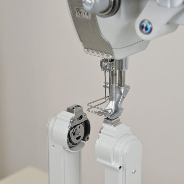 PARTICOLARE_APERTO_1000x1000-1.jpg Cometa VCA 40 02 CS XXS-2 Needles-700 High Post bed long arm sewing machine with a left sliding column. Bottom feed, needle feed and alternating feet, with foot stroke adjustable up to 9mm