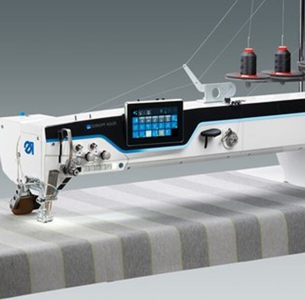 Durkopp Adler D867- e-con – Innovative and digitalized flatbed machines for perfect lockstitch seams in medium-heavy duty applications