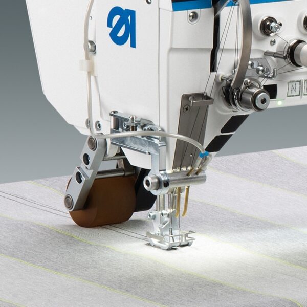 Durkopp Adler D867- e-con – Innovative and digitalized flatbed machines for perfect lockstitch seams in medium-heavy duty applications