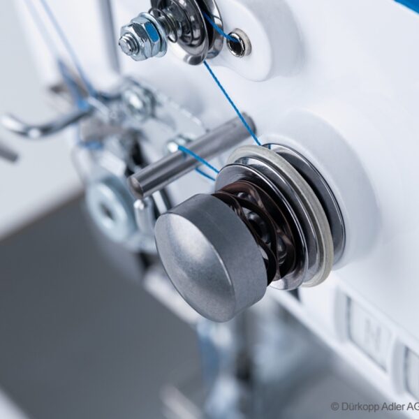 Durkopp Adler D867- e-con – Innovative and digitalized flatbed machines for perfect lockstitch seams in medium-heavy duty applications