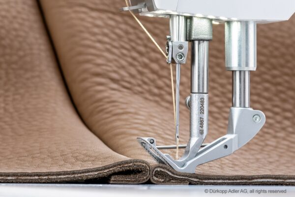 Risunok35.jpg Durkopp Adler D867- e-con – Innovative and digitalized flatbed machines for perfect lockstitch seams in medium-heavy duty applications