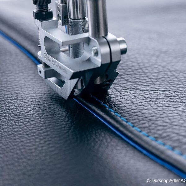 Durkopp Adler D867- e-con – Innovative and digitalized flatbed machines for perfect lockstitch seams in medium-heavy duty applications