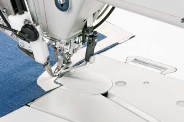 Risunok8.png Durkopp Adler 610-10 – Optimized work station for taping operations respective for pre-ruffeling of sleeves