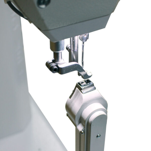 VCA40_MOD_02_T867_XXS_PARTICOLARE_1000x1000.jpg Cometa VCA 40 02 XXS H600 Super high post bed, bottom feed, needle feed and alternating feet sewing machine with height adjustment up to 9 mm