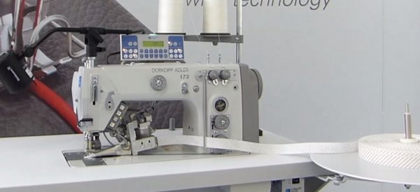 csm_173_Matratzenschoner_einfassen_1_b75c19c40c.jpg Durkopp Adler 171 / 173 – Single or double needle chainstitch machine with bottom feed and with/without puller feed