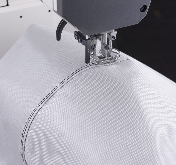 Anwendung_0892a.jpg PFAFF 1296 Double-needle postbed sewing machines with unison feed