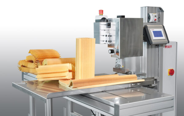 PFAFF 8317 Programmable single-head ultrasonic unit (CS DUAL) with transportation belt system