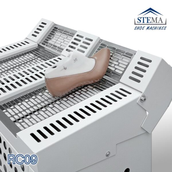 Stema RC09 Reactivator for glue on the sole and bottom of the shoe.