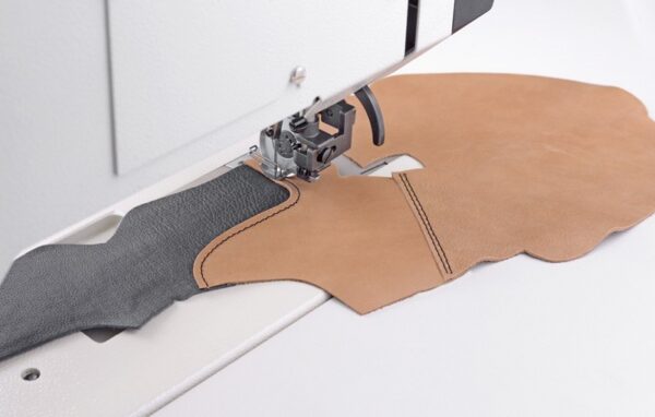 image_1600_6e1d23be5e26c2ebd034e9965ffec61b.jpeg PFAFF 1243 Single-needle, lockstitch flatbed sewing machines with large vertical hook, roller presser driven and drop feed