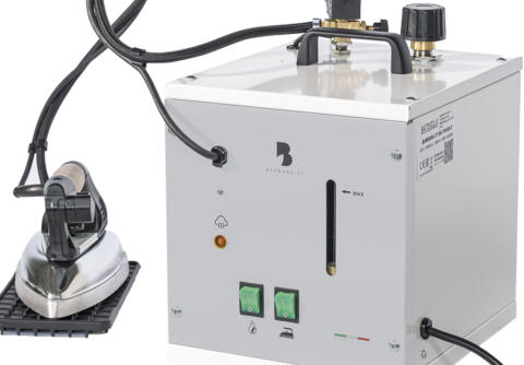 Steam generator with 4,5 L boiler and iron
