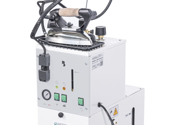 Semi-automatic steam generator with 4.5 l boiler and iron