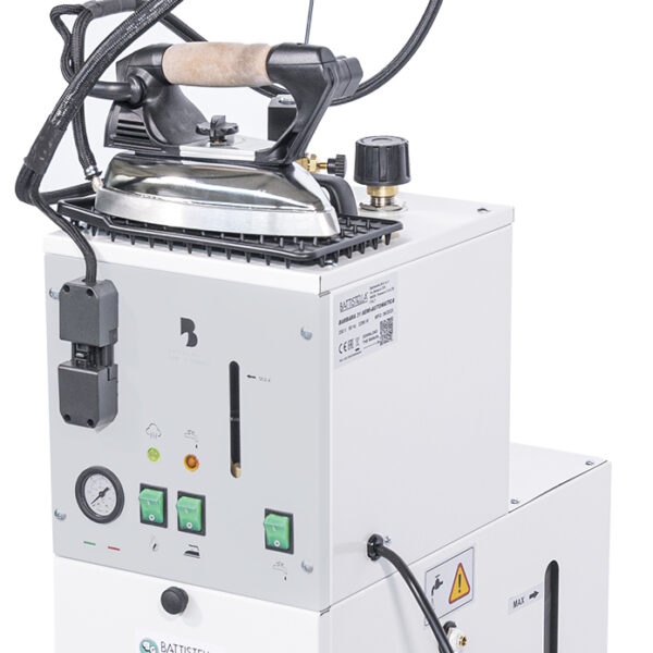 Semi-automatic steam generator with 4.5 l boiler and iron