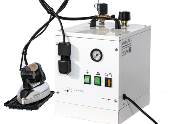 Steam generator with 7 L boiler and iron