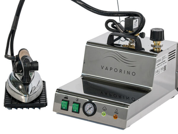 Portable steam generator with wheels, with 4,5 L boiler, equipped with 350 W padded and heated steam brush