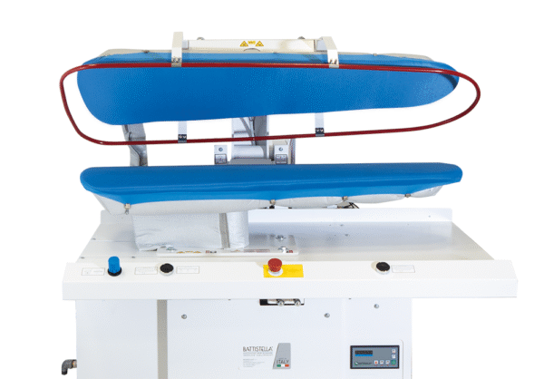 Portable steam generator with wheels, with 4,5 L boiler, equipped with 350 W padded and heated steam brush