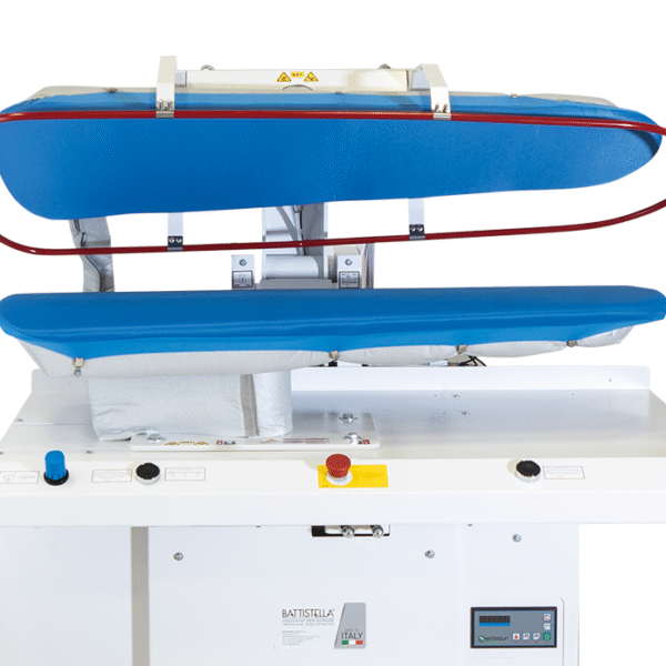 Portable steam generator with wheels, with 4,5 L boiler, equipped with 350 W padded and heated steam brush